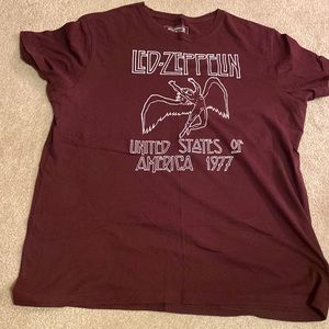 🌸 American Eagle Led Zeppelin band tee. Mens size XL!